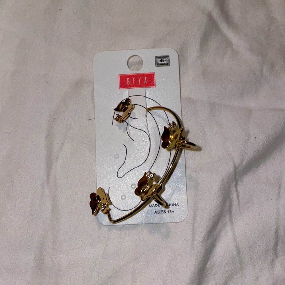 Ear cuff
